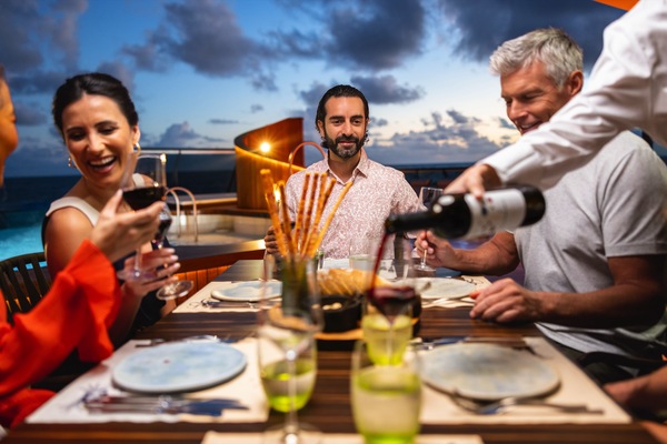 Seabourn Venture Colonnade Lifestyle 2 ©Scott Martin.jpg